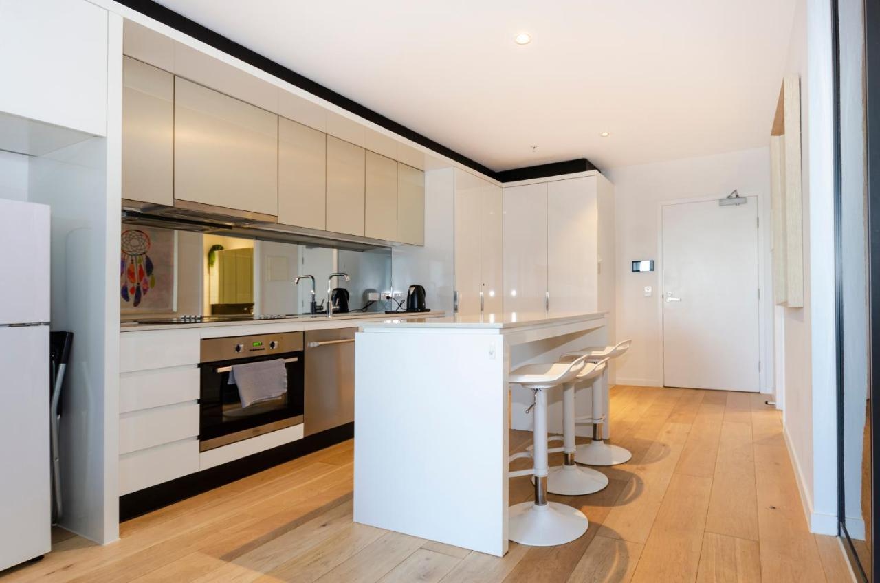 2Br Cbd Pad, City Views, Free Parking, Pool, Gym Melbourne Luaran gambar